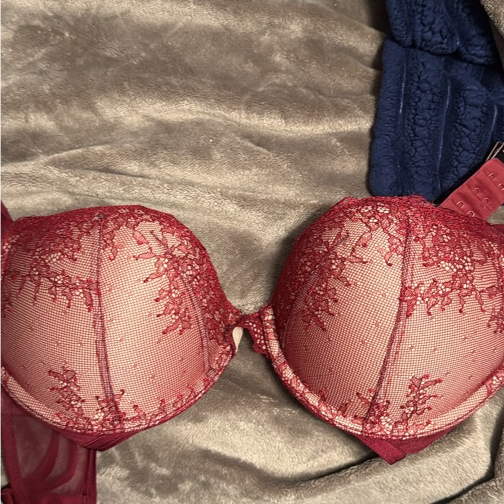 Victoria’s Secret Bombshell Bra size 32d